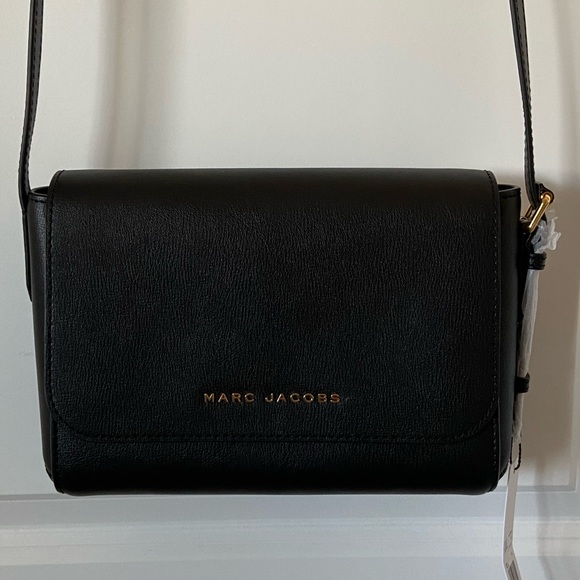 Marc Jacobs Handbags - Marc Jacobs black crossbody bag